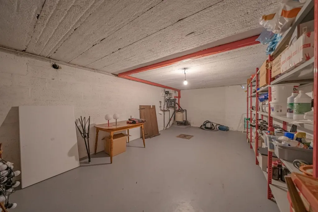 Garage - Villa avec Piscine et Jardin à Mont-St-Jean, Waterloo