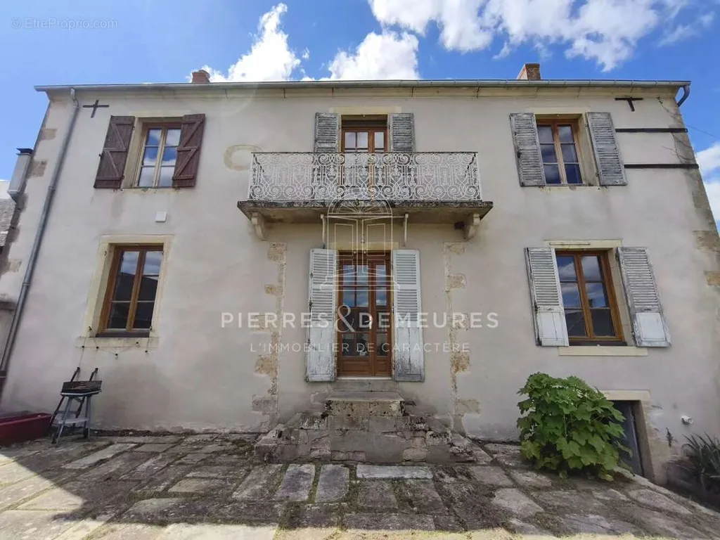 Extérieur - Maison 8 pièces à Bengy-Sur-Craon
