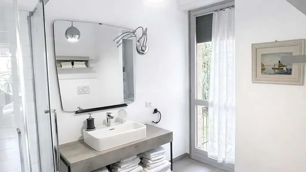 Salles de bain - Quadrilocale with Private Garden in Sirmione
