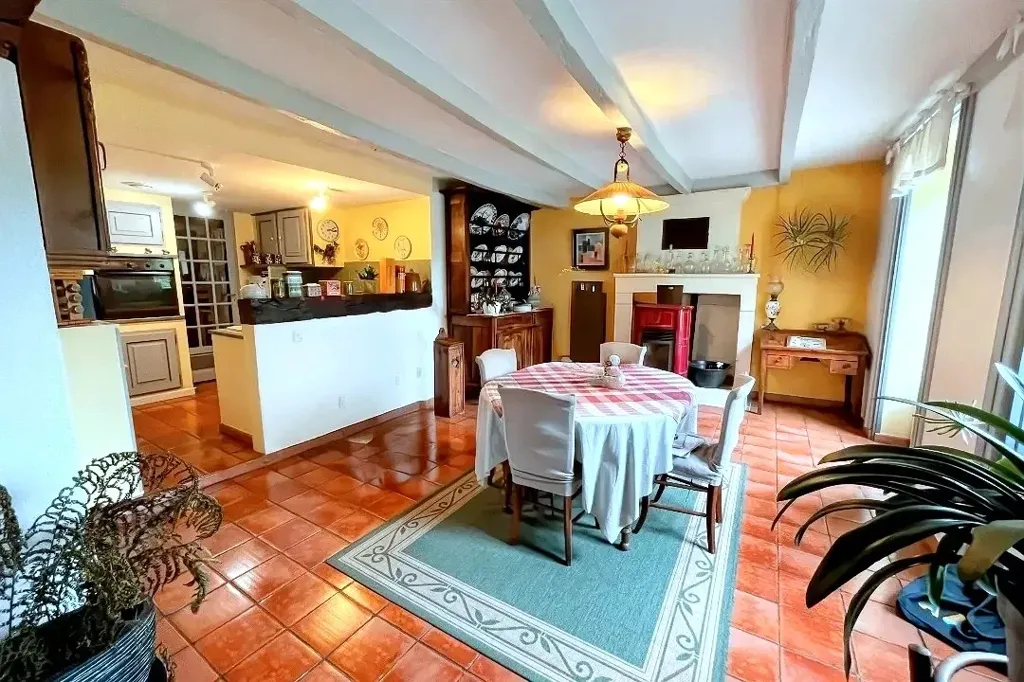 Salle à manger - Maison Rénovée avec Dépendances au Calme à Le Gua