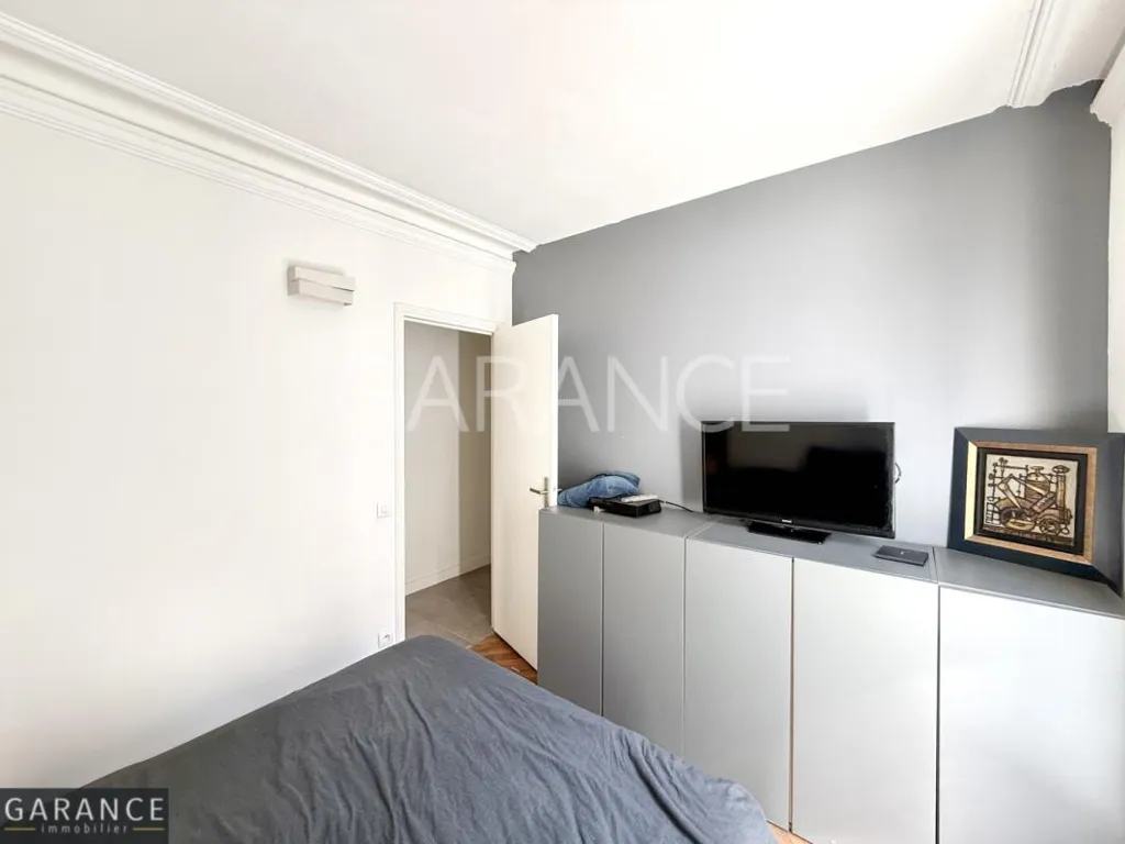 Bedrooms - Charming 3-Piece Paris Flat, Top Floor