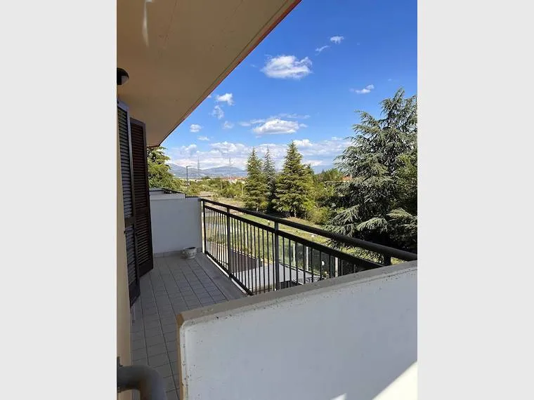 Rõdu - Twin-Storey Apartment with Balcony in Avezzano