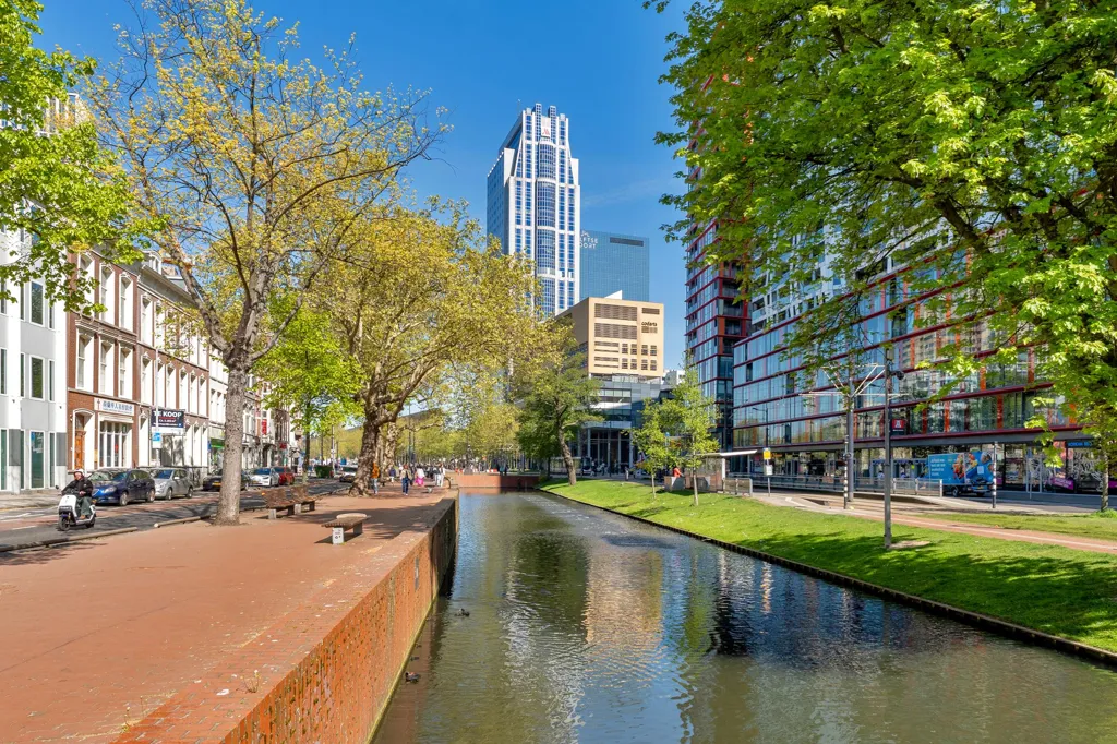 Galerie Flat with Skyline View in Rotterdam