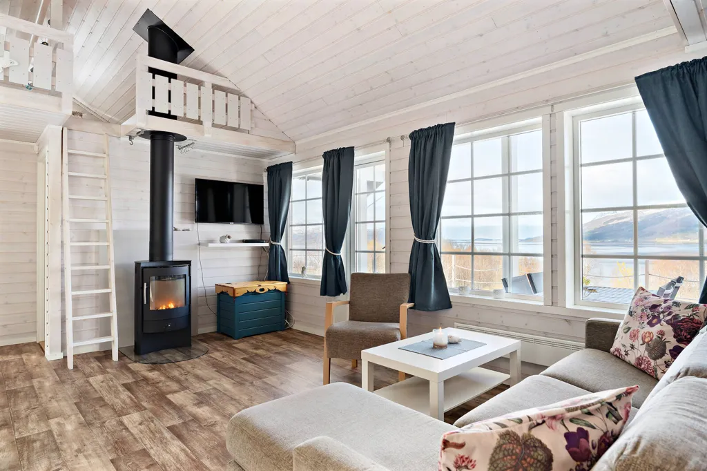 Soggiorno - Scenic Cabin with Pool in Nesnastrand