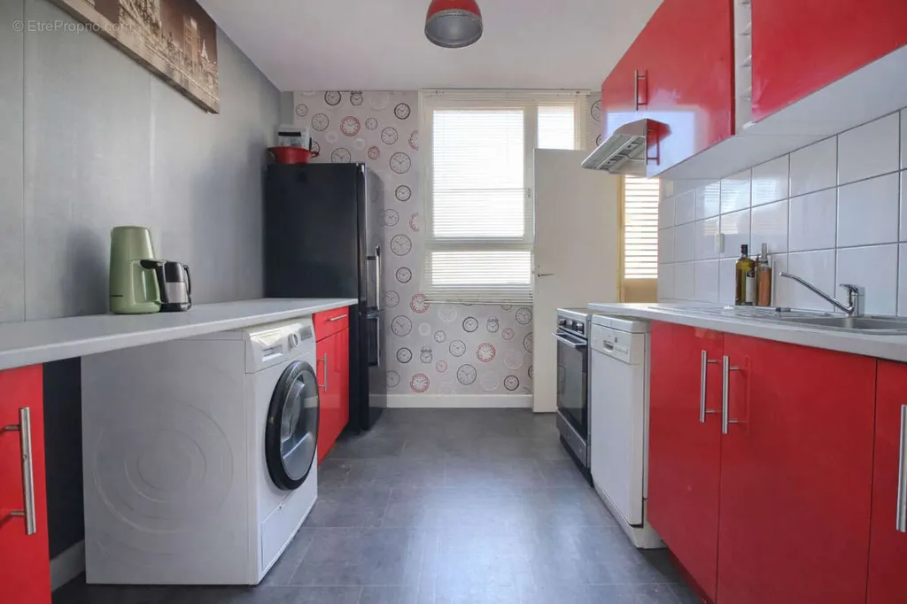 Köök - 4-Bed Apartment with Balcony in Rennes Sud