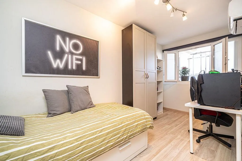 Magamistoad - Renovated Apartment with Balcony in La Bonanova