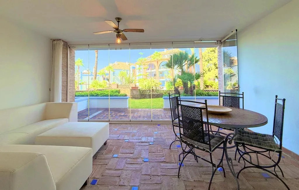 Elutuba - Beachfront Flat with Private Garden in Casares