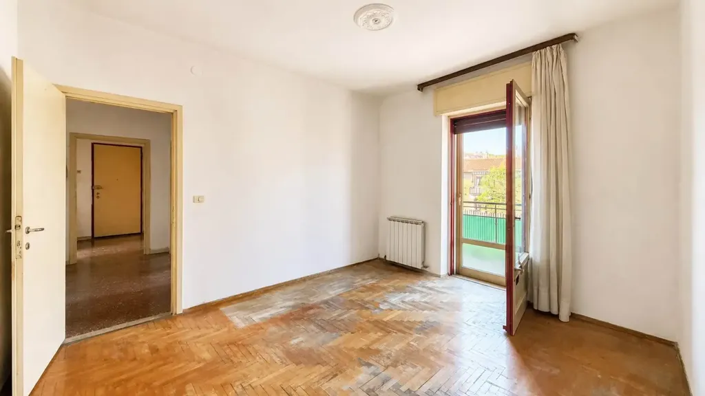 Pièces - Spacious Apartment to Modernise in Trieste