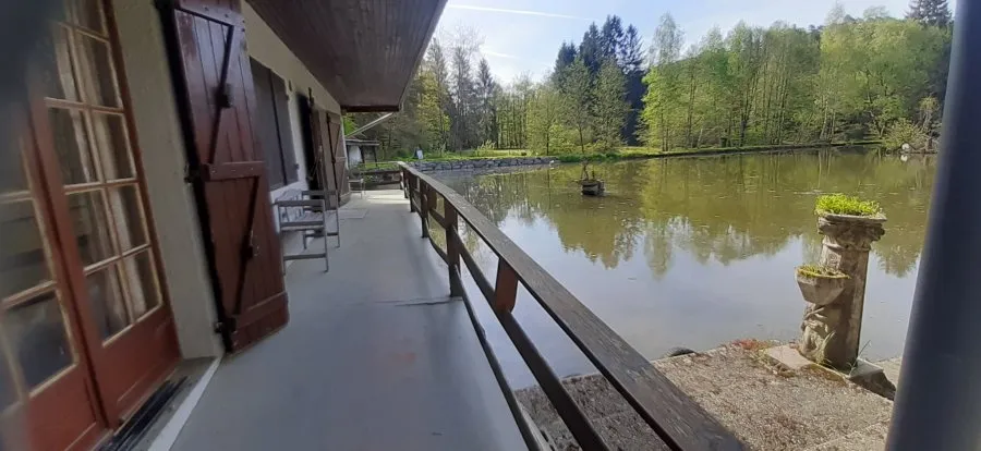 Terrasse - Terrain avec Étangs Vidangeables et Maison à Épinal