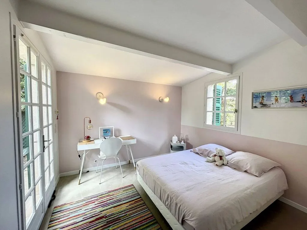 Chambres - Villa Luxueuse avec Piscine à Antibes