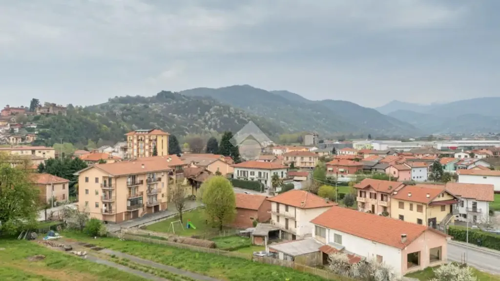Commercial Space with Parking in Costigliole Saluzzo