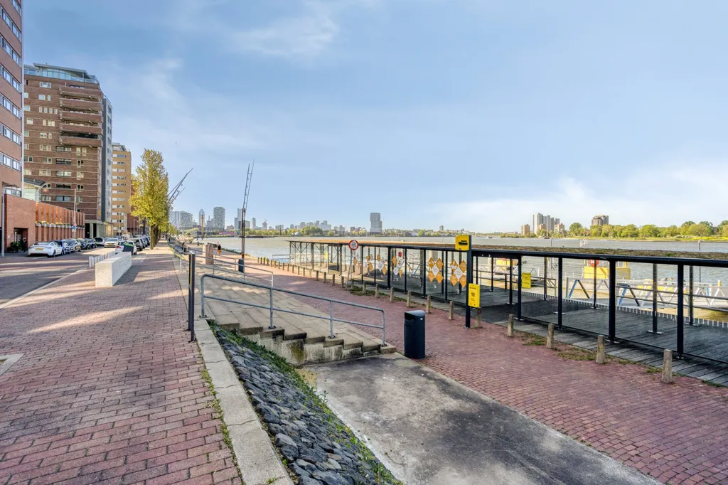 Luxury Apartment with Maas View in Rotterdam