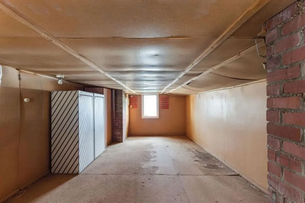 Garage - Maison Individuelle à Rénover dans un Cadre Calme à Harelbeke