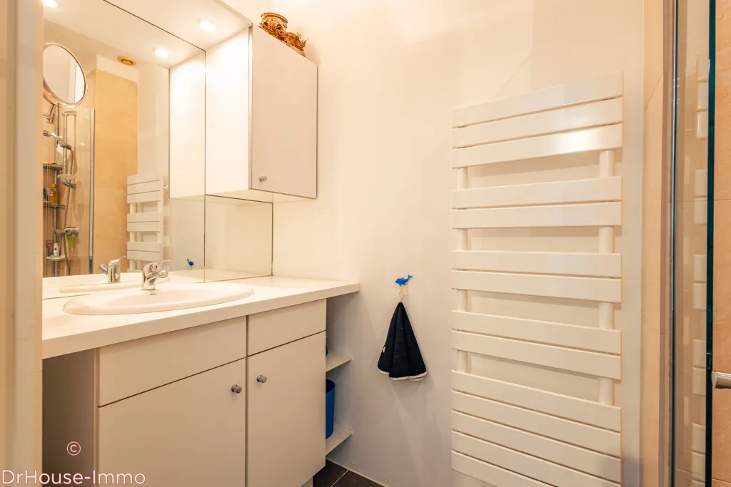 Bathrooms - House with Pool in Cogolin