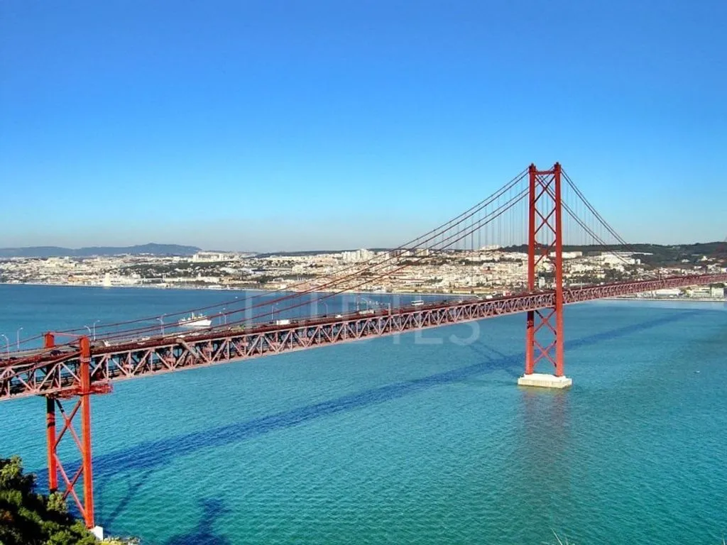 Luxury Apartment with Balcony in Aroeira, Almada