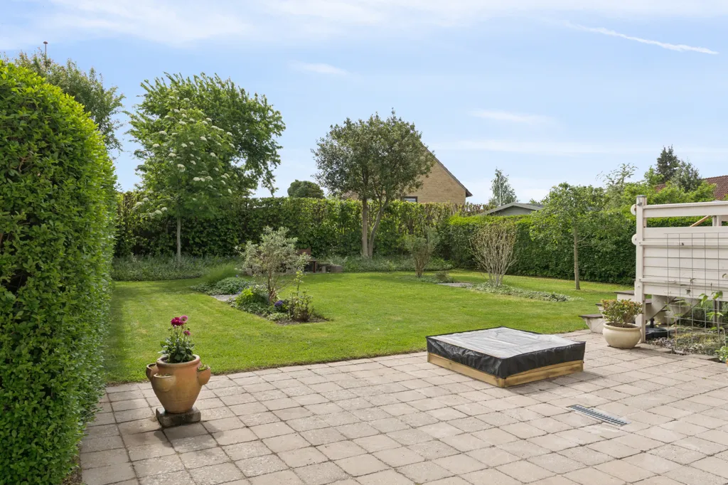 Aed - Classical Mason's Villa in Odense M