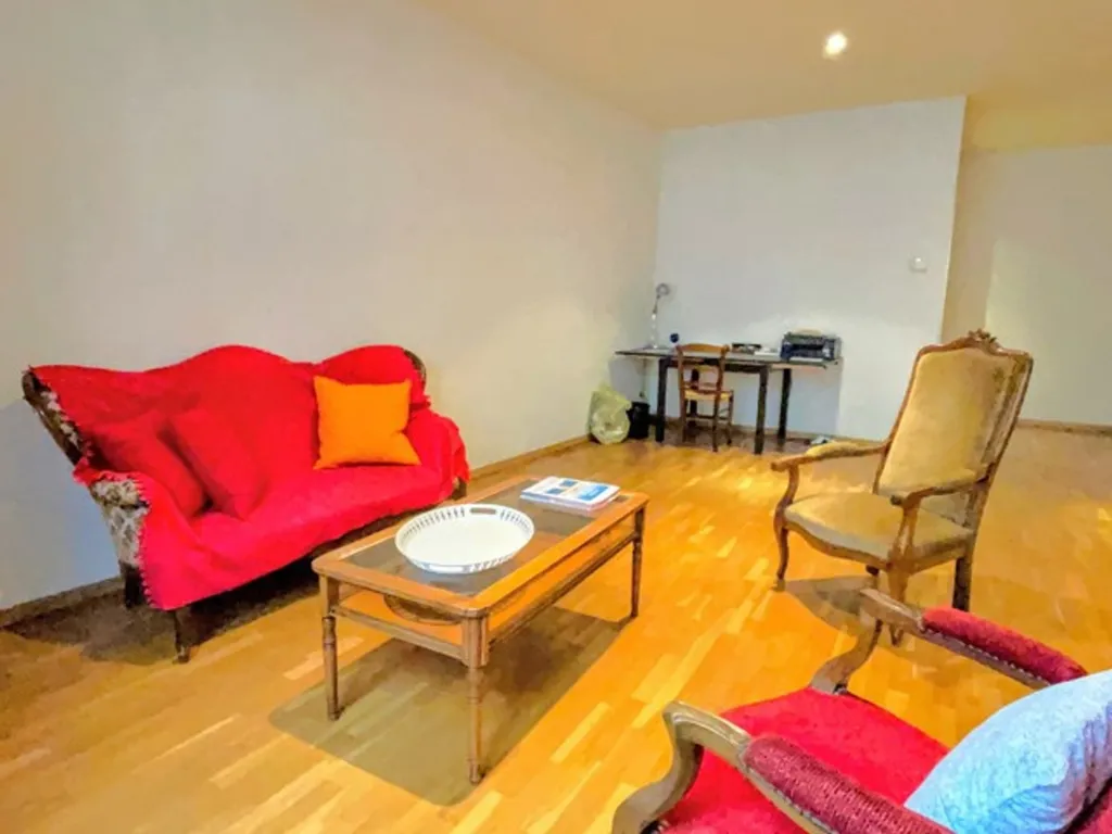 Living Room - Charming Flat with 2 Bedrooms in Grand Place