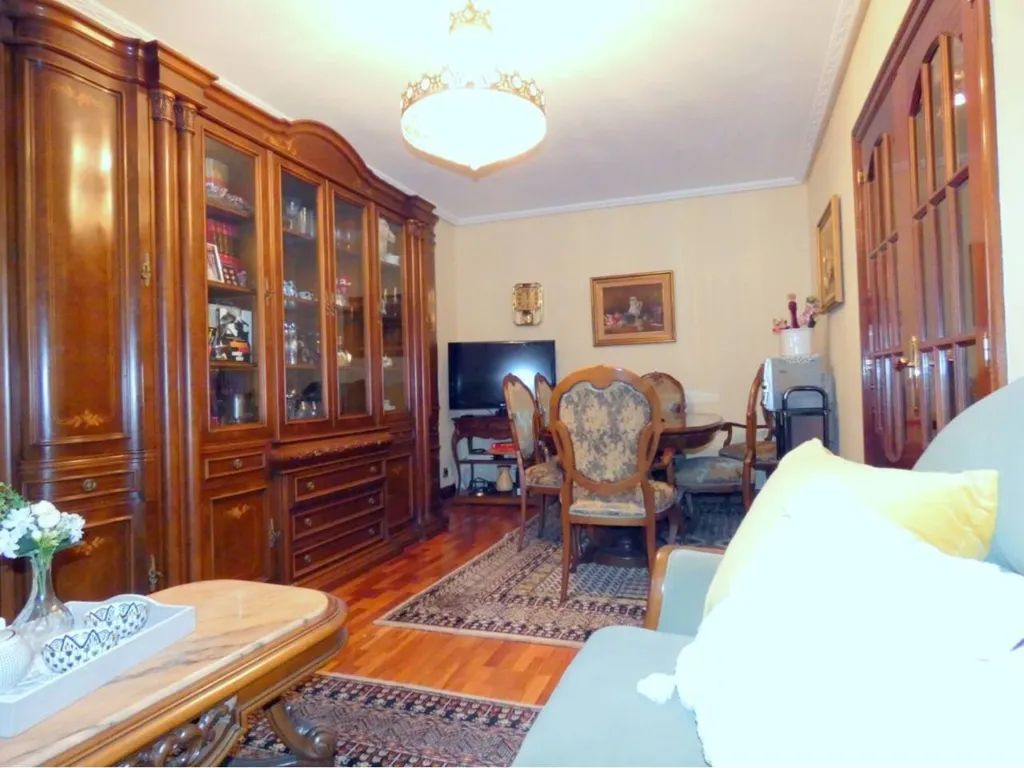 Elutuba - Flat with Garage in Calle de Karmelo