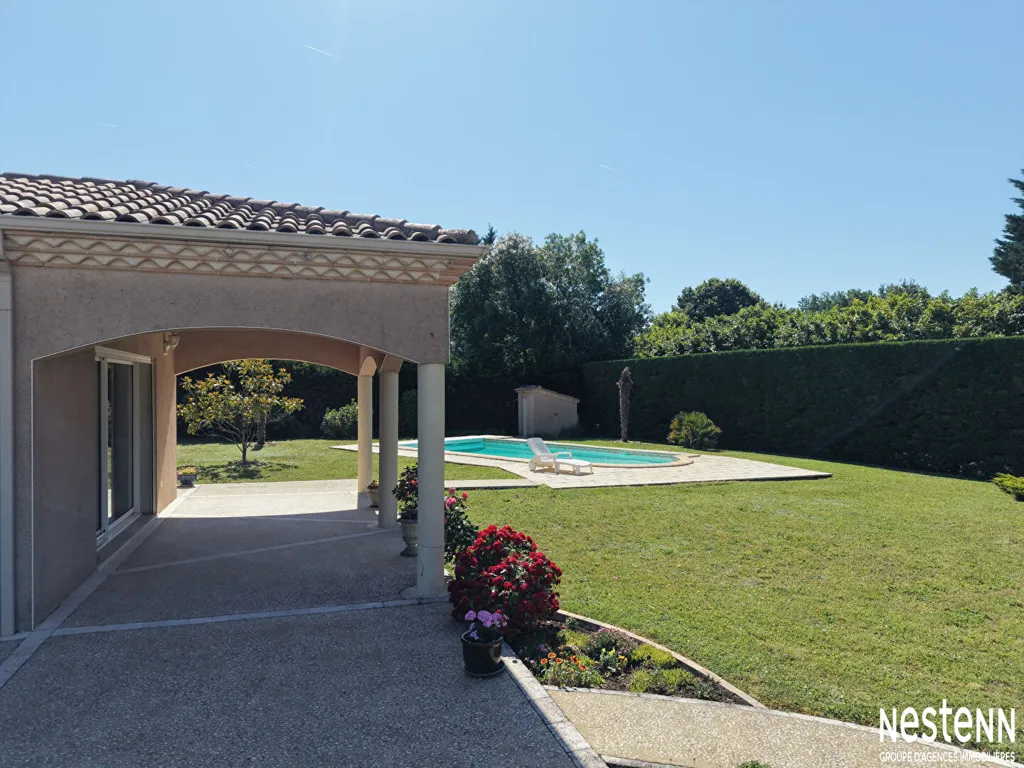 Piscina - Contemporary House with Pool in Condom