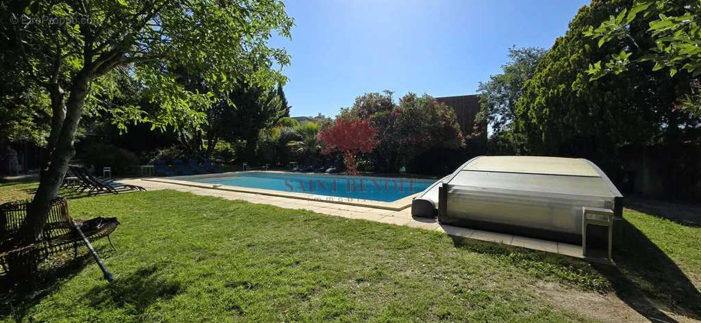 Piscine - Terrain Constructible avec Piscine à Pouzols