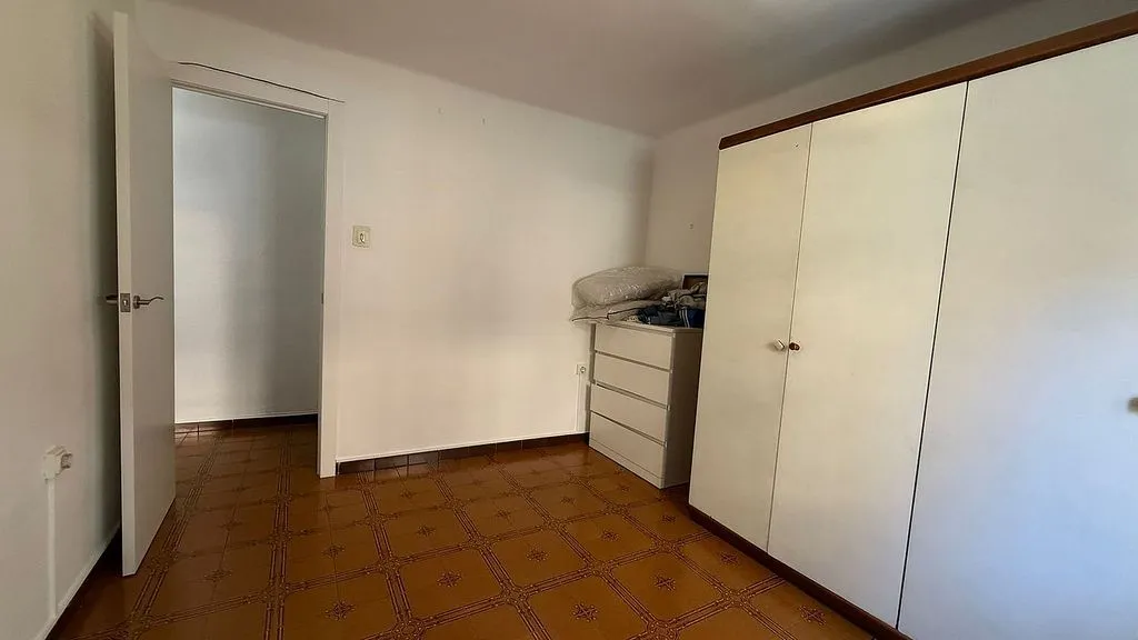 Toad - 3-Bedroom Flat with Exterior View in La Torrassa