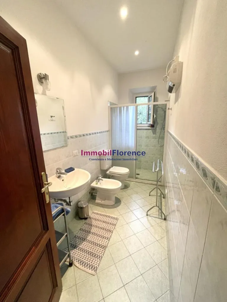 Salles de bain - Ground Floor Apartment with Garden in Florence