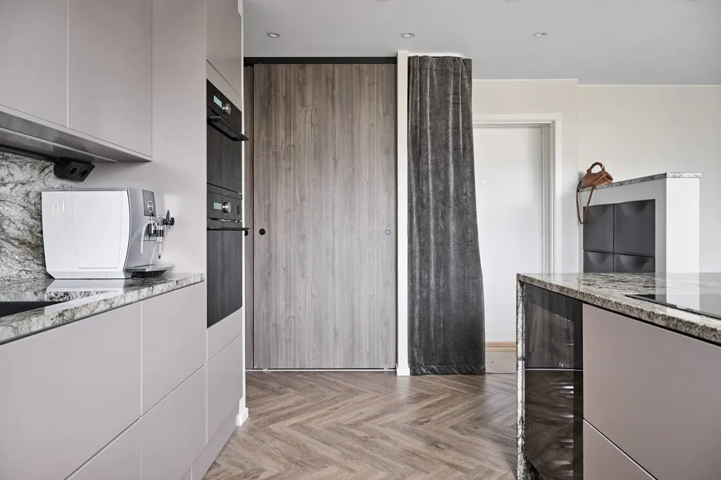Cuisine - Modernised Two-Bedroom with Nordanro Kitchen in Jönköping