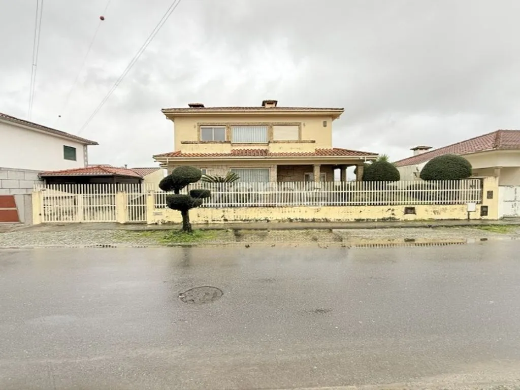 Välivaade - Luxury House with Garage in Brito, Guimarães