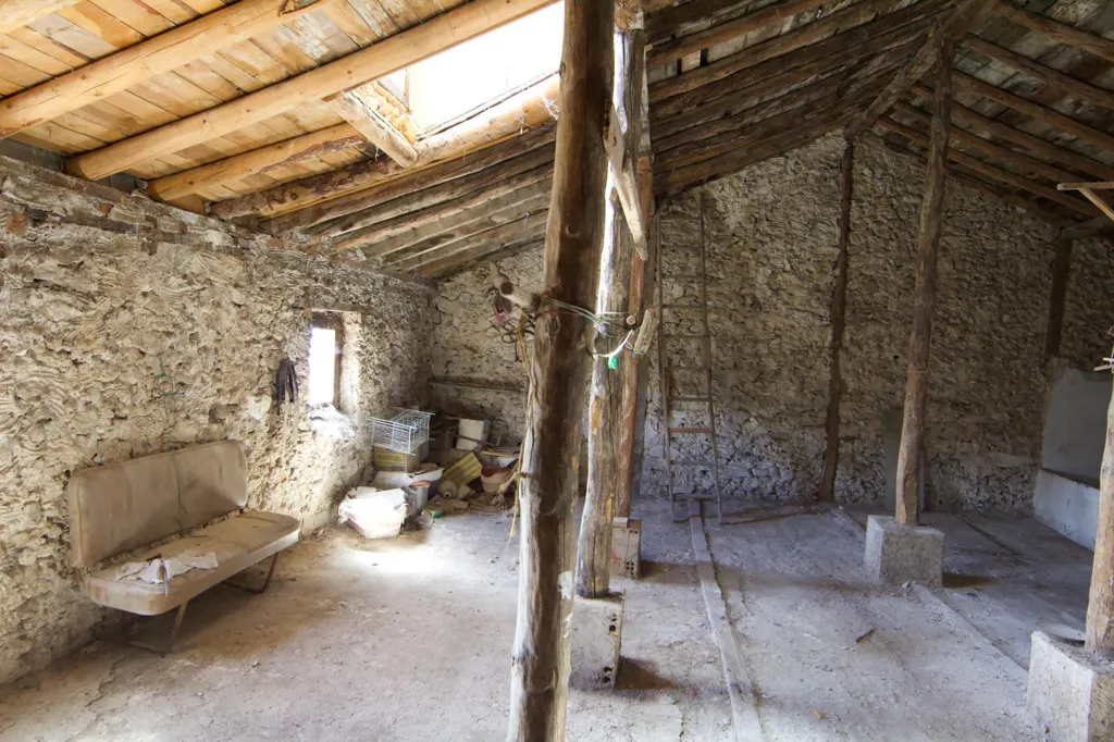 Toad - Historic Semi-Detached House with Plot in Cuenca