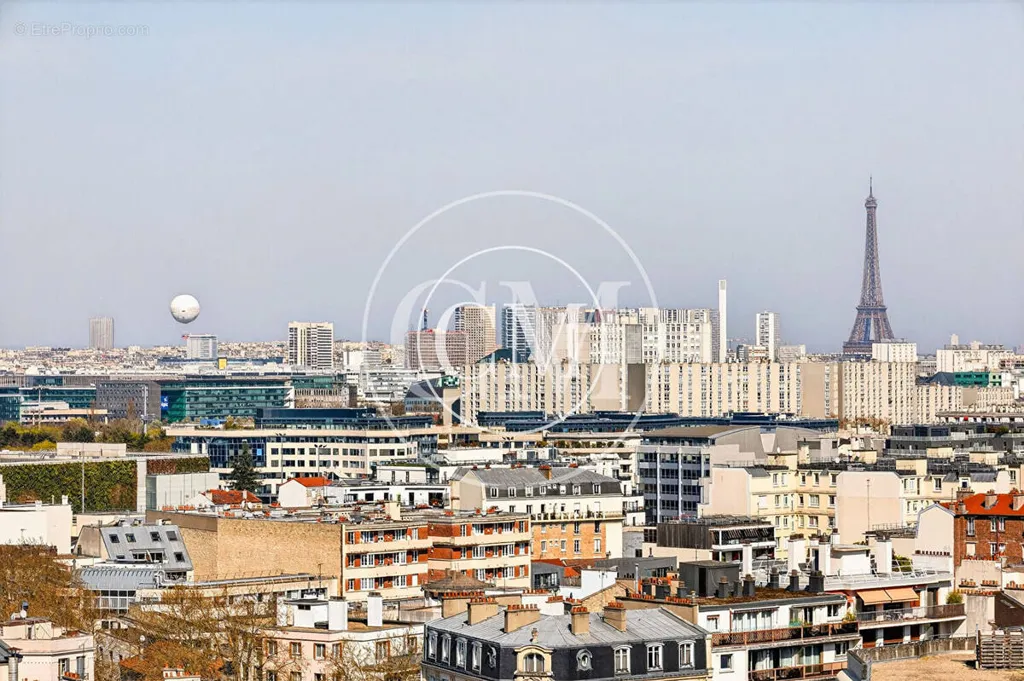 Appartement Rénové avec Vue Panoramique à Issy-les-Moulineaux