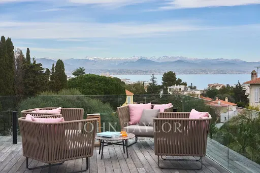Terrasse - Villa Contemporaine avec Vue Panoramique à Antibes