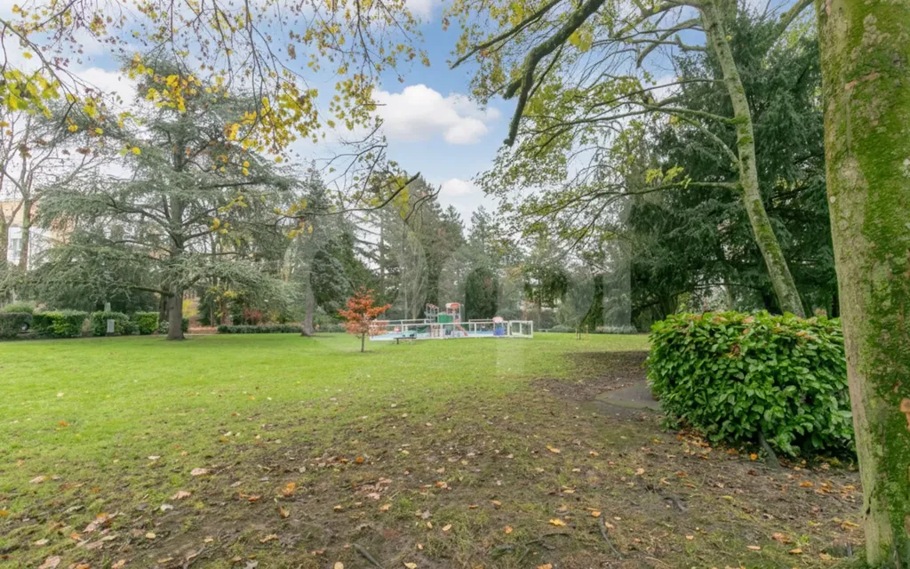 Jardin - Appartement T2 avec Balcon au Centre de Villecresnes