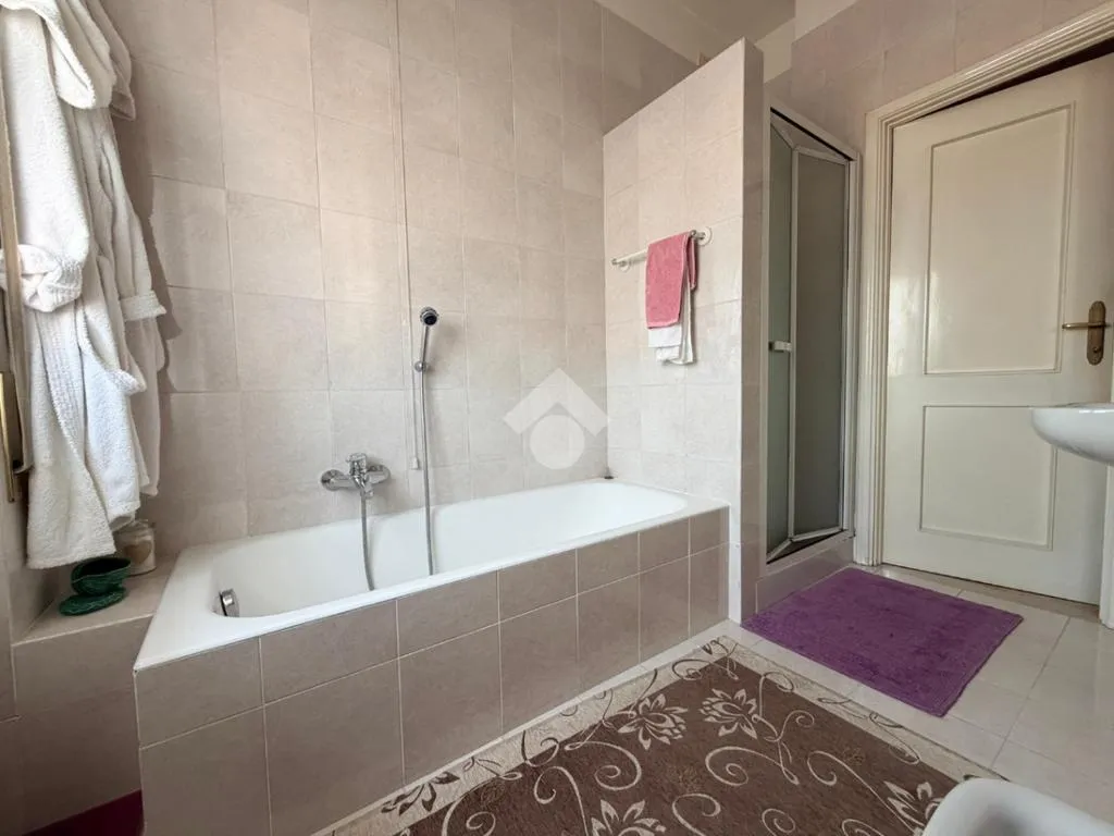 Bagni - Trilocale with Balcony in Brescia