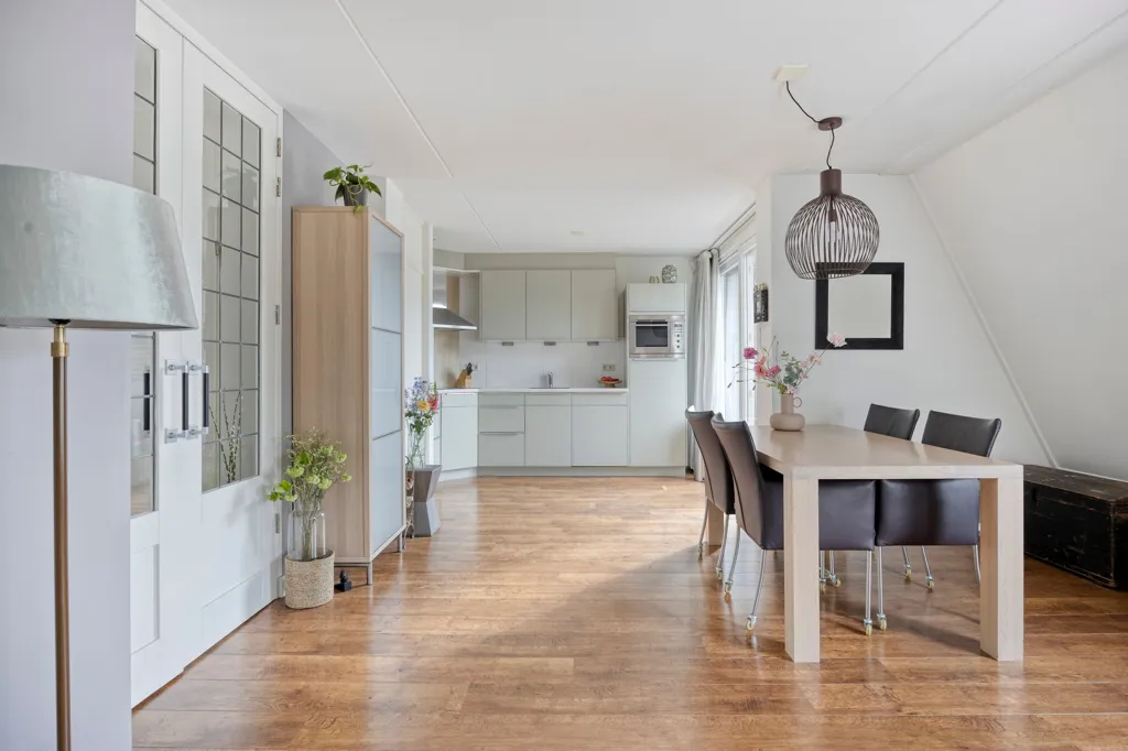 Salle à manger - Modernised Apartment with Balcony in Gennep