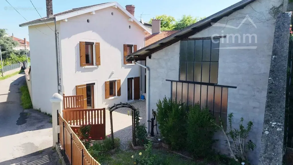 Õhuvaade - Charming Village House with Courtyard in St Rambert