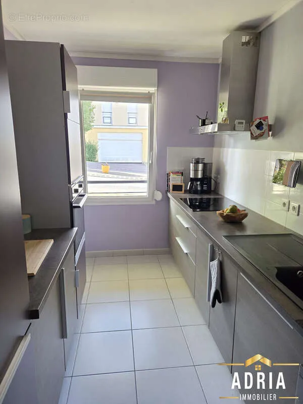 Köök - Bright 3-Bed Apartment with Parking in Russange