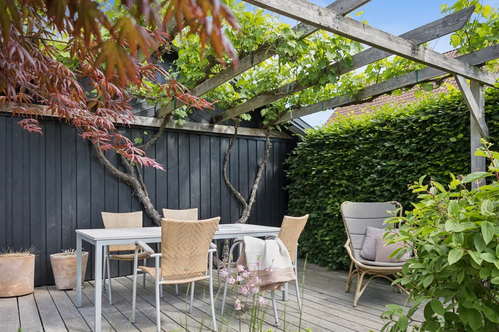 Terrasse - Classical Villa with Architect-Designed Garden in Odense