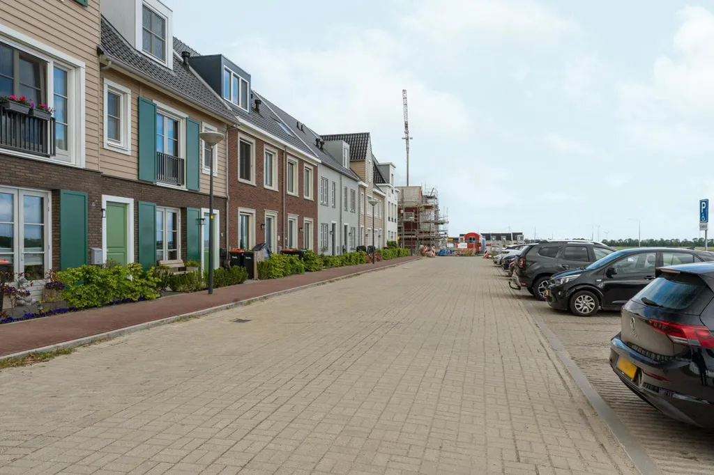 Välivaade - Modern Terraced House with Waterfront in Zeewolde