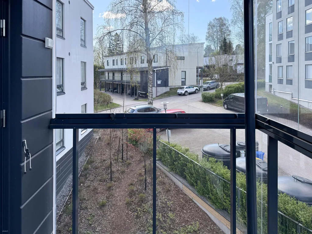 Rõdu - Compact Triplex with Balcony in Vartiokylä, Helsinki