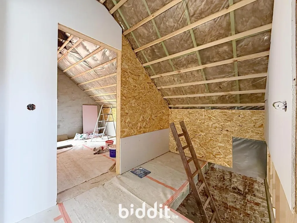 Pièces - Maison à Rénover avec Jardin dans un Environnement Rural