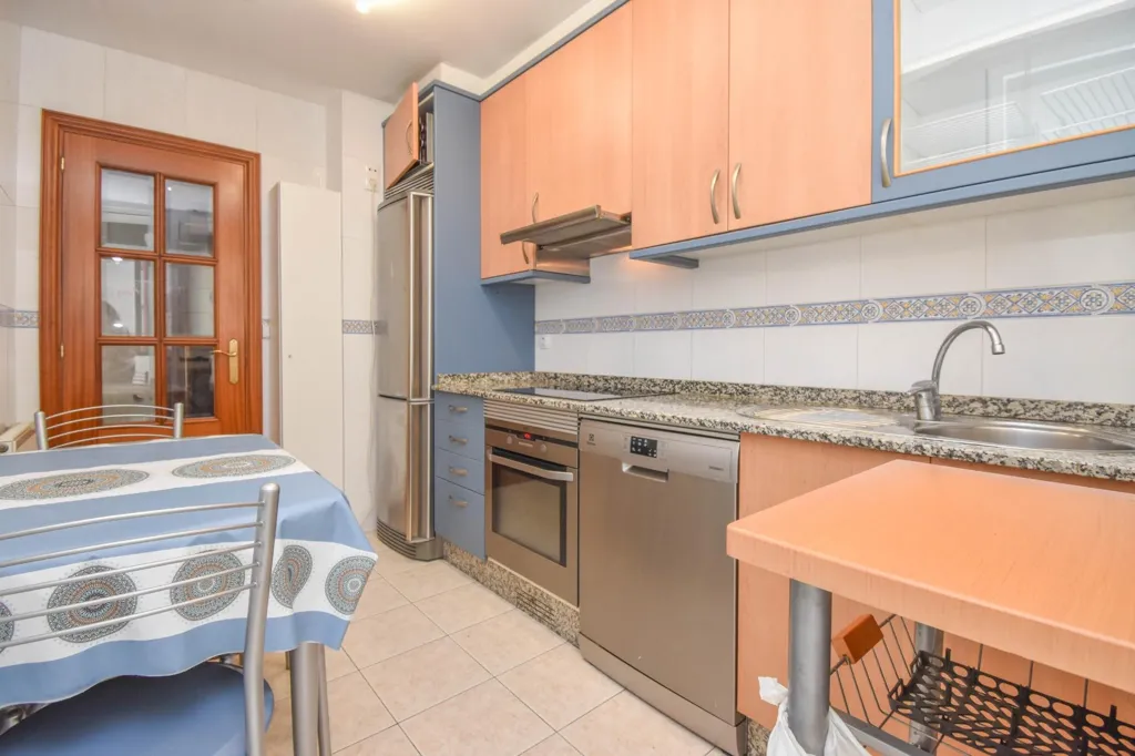 Cuisine - Letting Flat with Terrace in O Burgo Centre