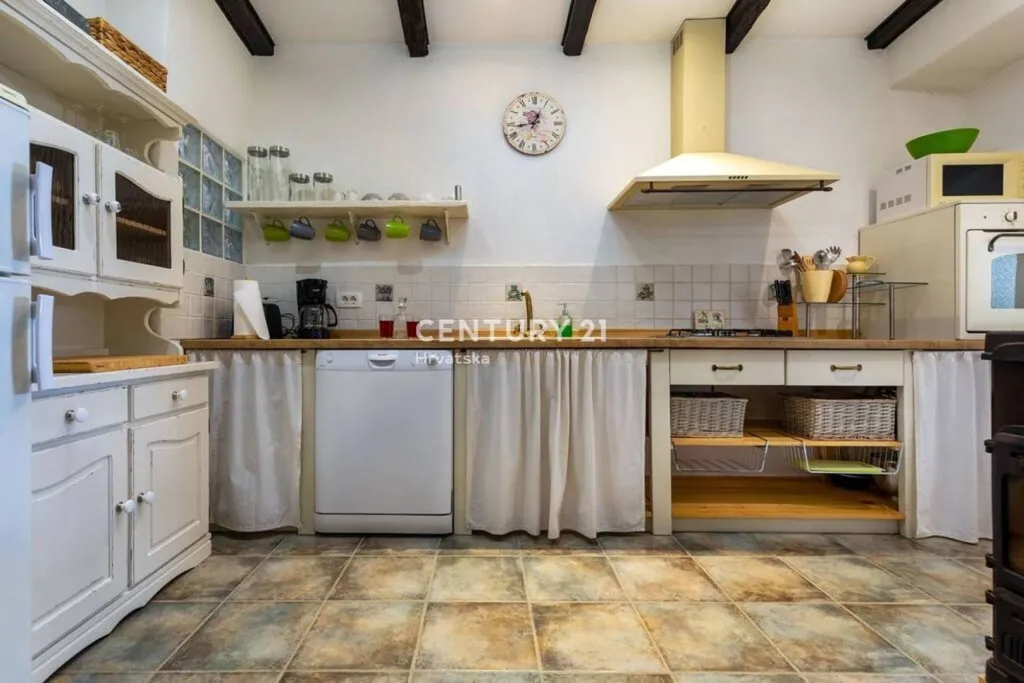 Cuisine - Three-Bedroom House with Garden in Pazin Centre