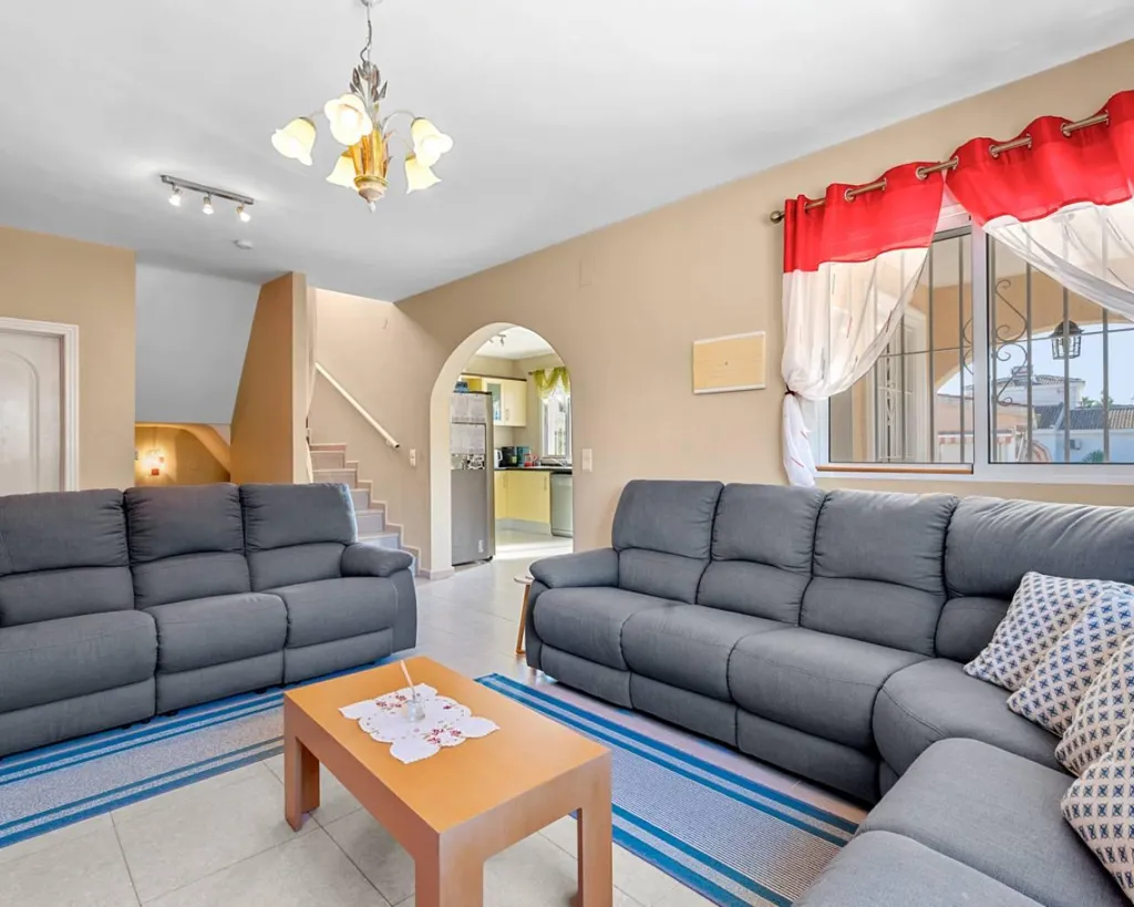 Elutuba - Seven-Bedroom Villa with Pool in Ciudad Quesada