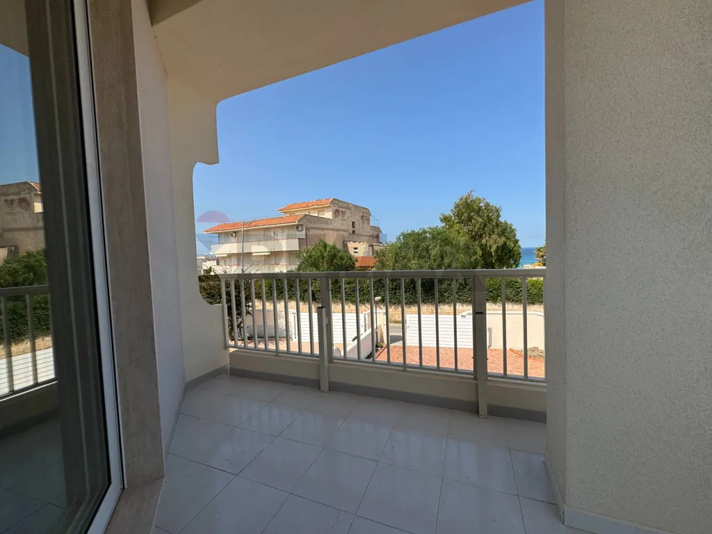 Rõdu - Rustic Villa with Terrace in Noto