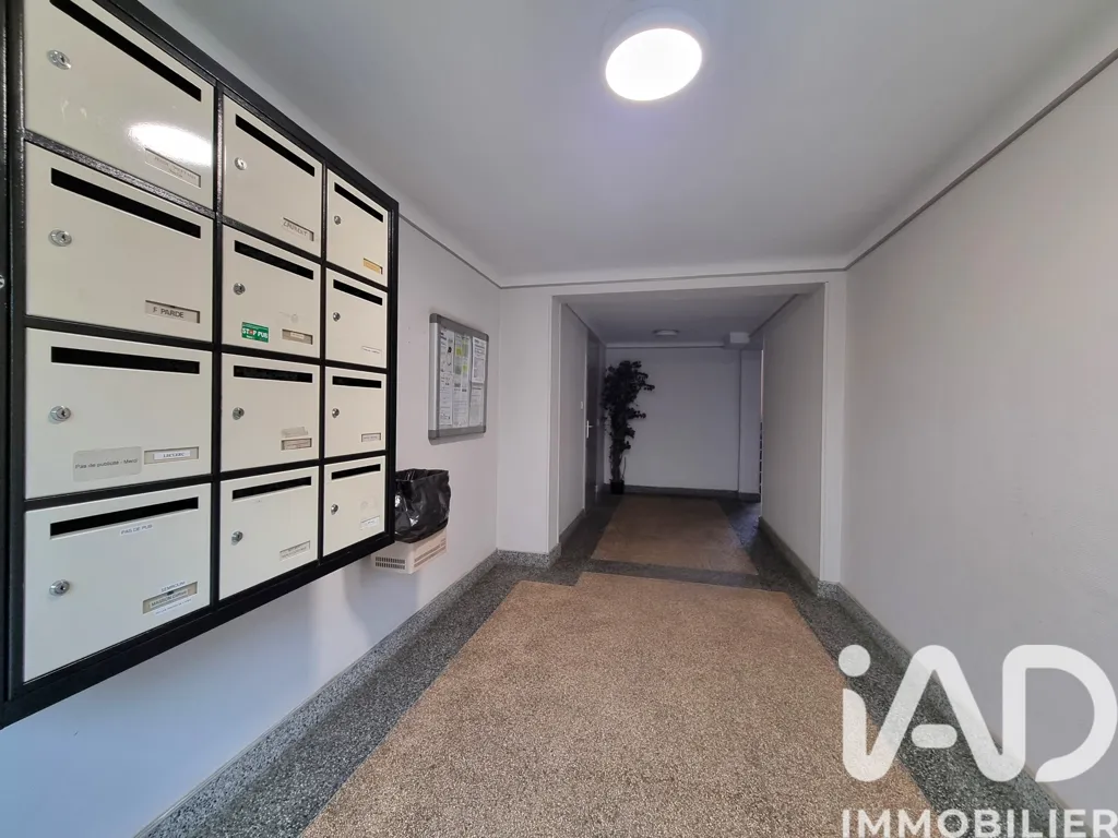 Esik - 1960s Apartment with Terrace in Nancy