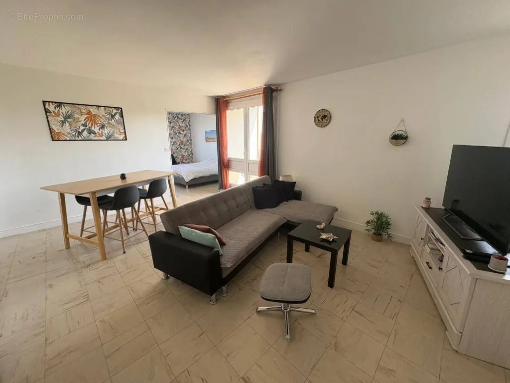4-toaline korter asukohas Bourges