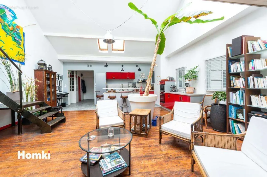 Séjour - Loft Rénové avec Cuisine Américaine à Nantes