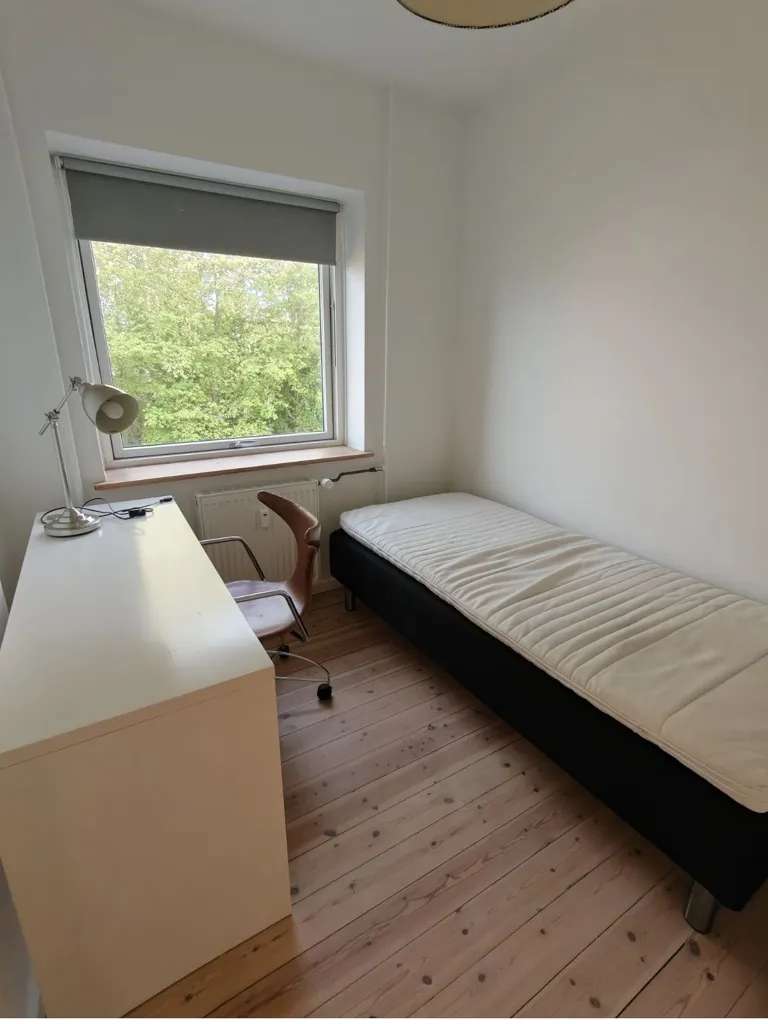 Magamistoad - Furnished 3-Room Apartment with Balcony
