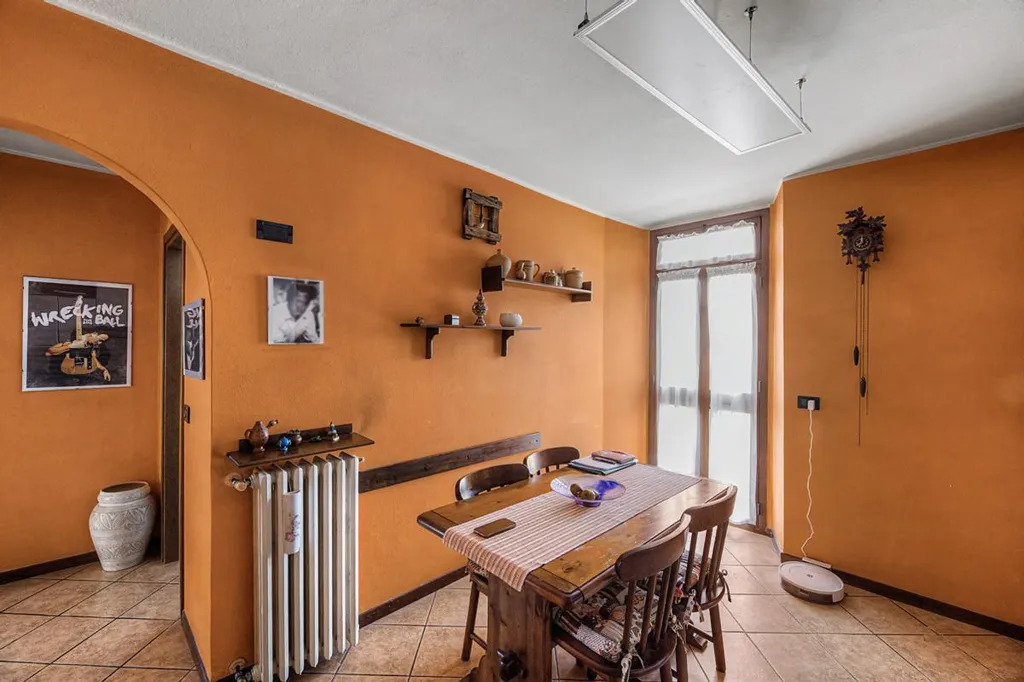 Söögituba - Multi-Level Apartment with Mansard in Luino