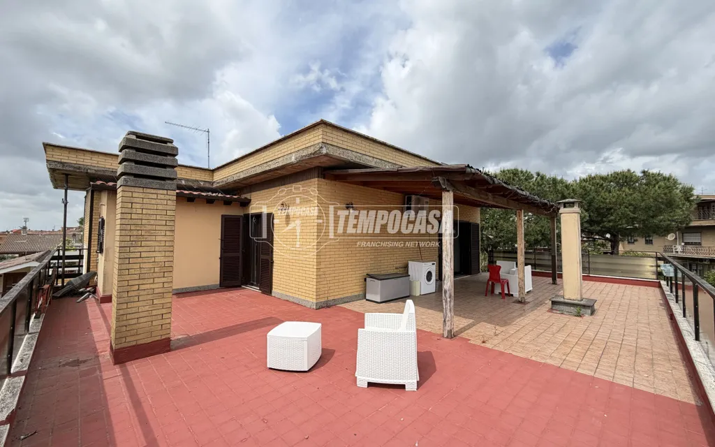Terrasse - Attico with Perimeter Terrace in Rome